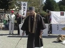 �N���b�N���܂��ƁA�̐�����̃r�f�I������܂�